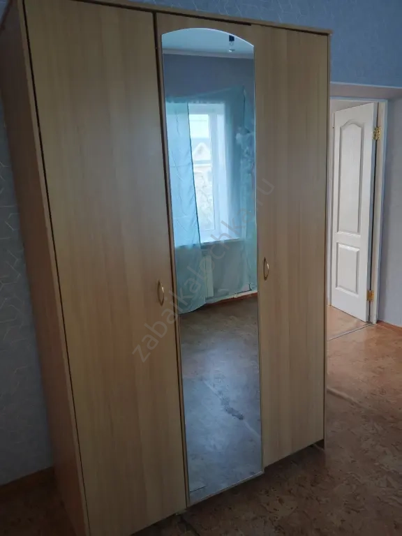 Продам шкаф в хорошем состоянии двухстворчатый